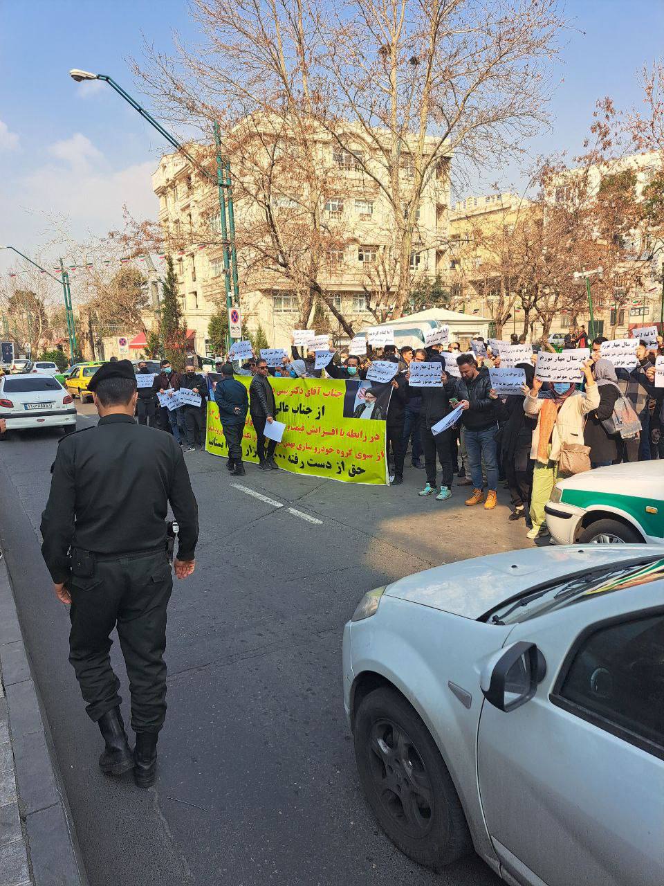 تجمع اعتراضی به دلیل گران‌فروشی بهمن موتور این بار مقابل  نهاد ریاست جمهوری 