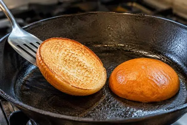 toasting-burger-buns
