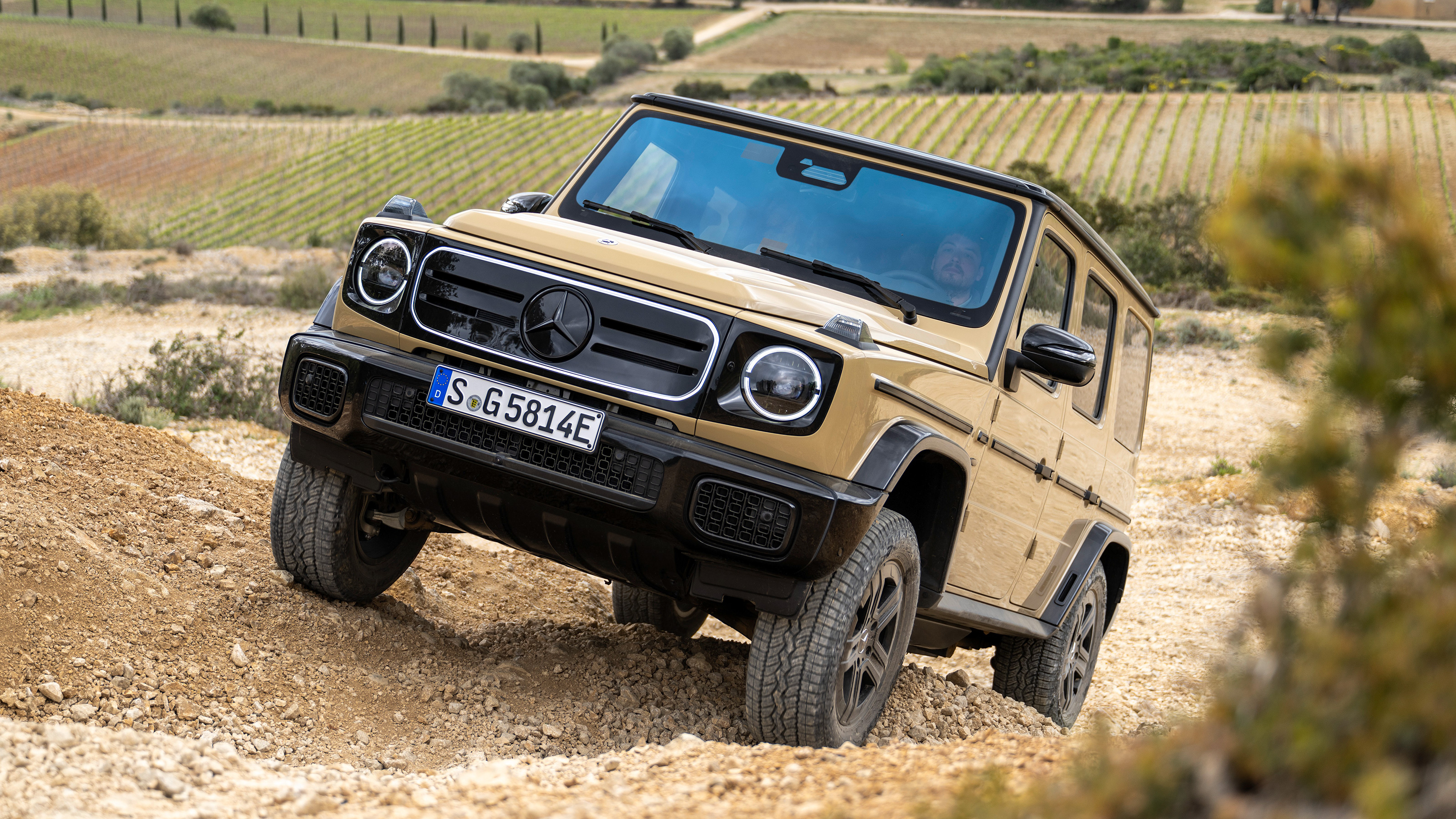 1-Mercedes-G580-review