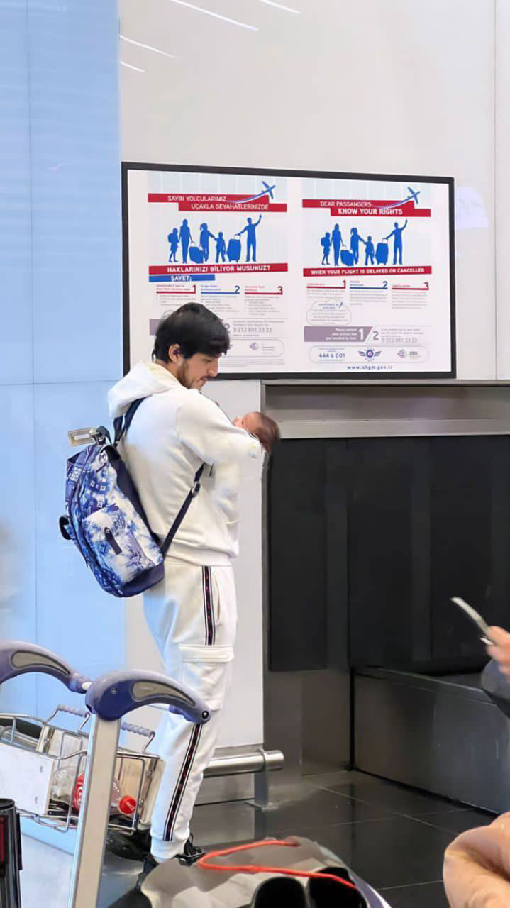 عکسی پنهانی که از سردار آزمون و فرزندش در فرودگاه گرفته شد