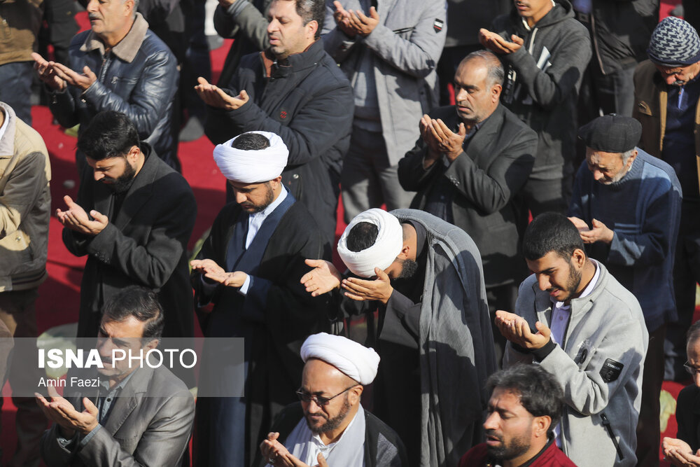 تصاویری از «اقامه نماز باران» در هوای آفتابی شیراز