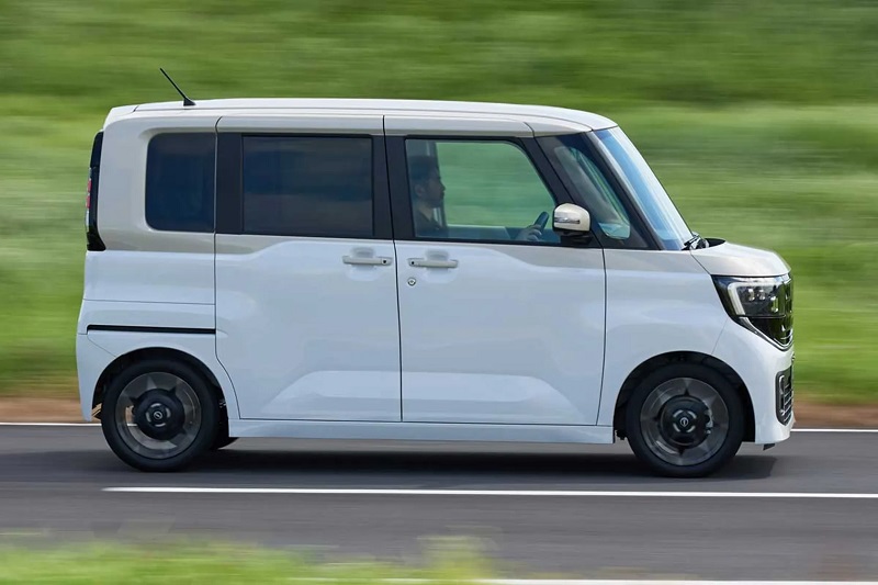 2026-Nissan-Roox-8