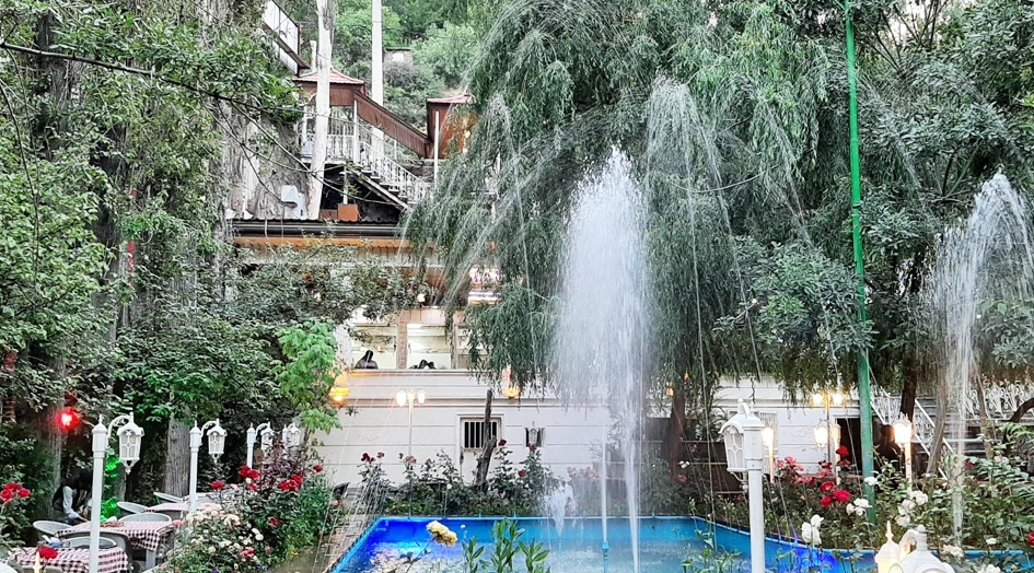 رستوران در فشم با فضای باز