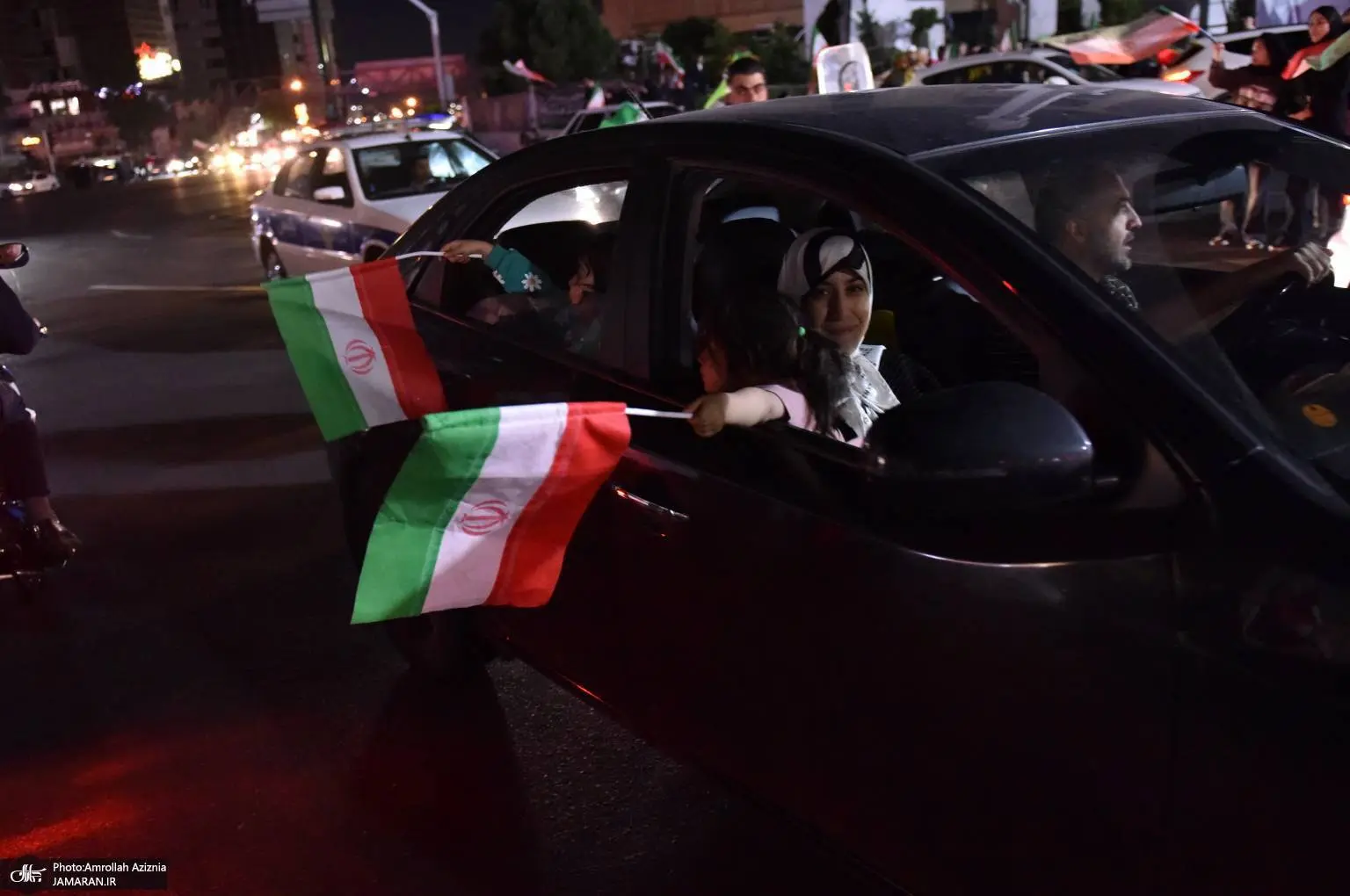 پنجاه+و+سومین+شب+اجتماع+پر+شور+مردم+در+میدان+صادقیه