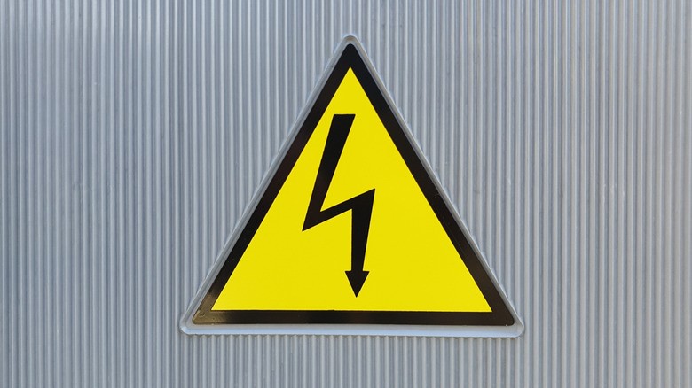 3-hugh-voltage-warning-sign-on-steel-wall