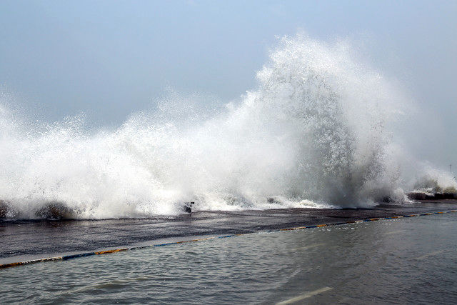 افزایش ارتفاع موج تا ۲.۵ متر در جنوب کشور