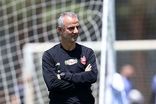 عربستان روی سرمربی پرسپولیس دست گذاشت