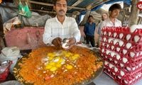 ویدئو باورنکردنی از یک آشپز خیابانی در هند!