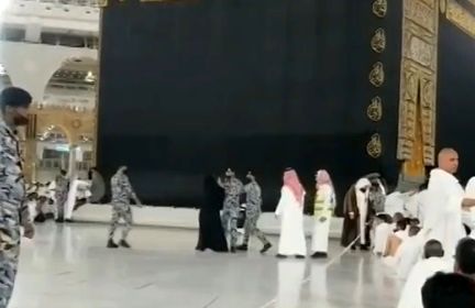 تصاویر رفتار جنجالی مأموران سعودی با یک زن