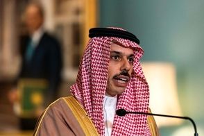 زبان بدن وزیر خارجه عربستان در دیدار با عراقچی