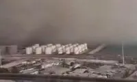 لحظه ورود طوفان شن به بندر شهید رجایی