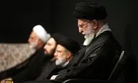 لحظاتی از سینه‌زنی رهبر انقلاب در شب عاشورا