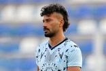 هواداران استقلال، رامین رضاییان را به زمین انداختند
