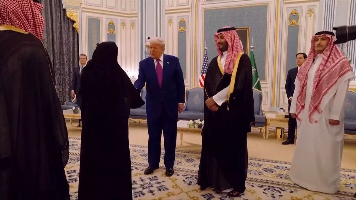   تصاویر دست‌دادن دیپلمات‌های زن عربستان با ترامپ 