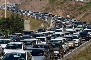 فیلمی از ترافیک چند کیلومتری در جاده چالوس