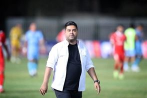 مربی ایرانی از روی ویلچر هم ول کن داور نیست!