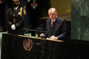 قطع  مشکوک میکروفن در حین سخنرانی اردوغان