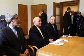 قاب خاص از قالیباف و یک خانم در ژنو 