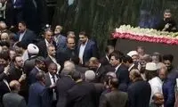 هجوم نمایندگان برای روبوسی با پزشکیان