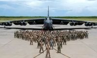 تعداد خدمه بمب‌افکن B-52 چقدر است؟
