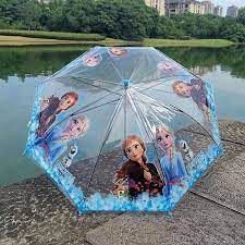 ویدئویی زیبا از چتر مادرانه زیر باران شدید!