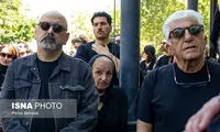 گریه رضا کیانیان در مراسم تشییع پیکر بهناز نازی