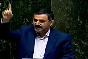 بالا بردن یک پلاکارد عجیب توسط نماینده مجلس