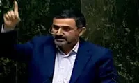 بالا بردن یک پلاکارد عجیب توسط نماینده مجلس