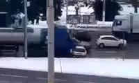 لحظه وحشتناک زیر گرفتن پژو ۲۰۶ توسط تانکر 