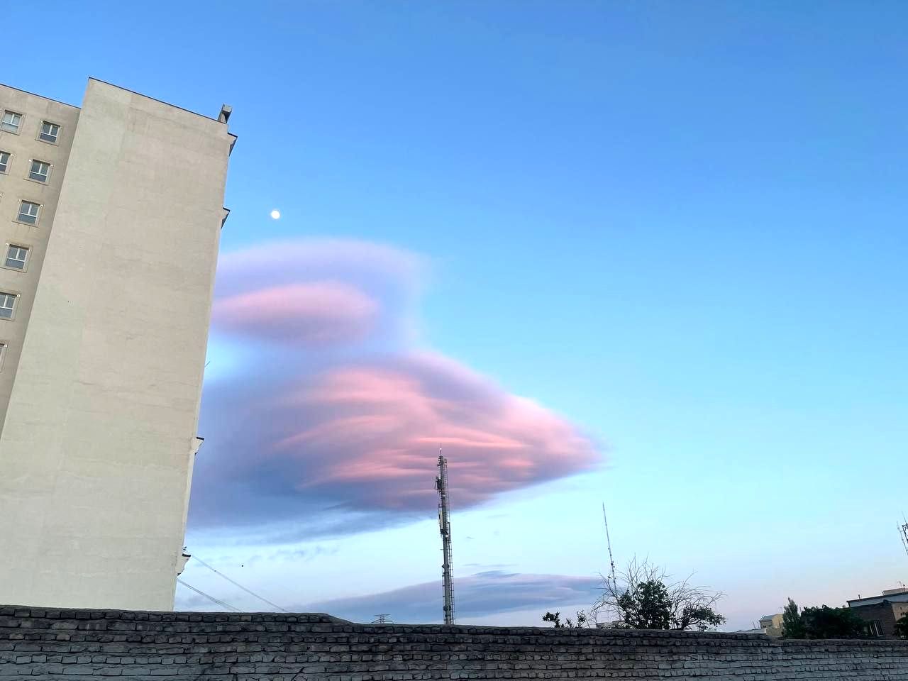 مشاهده ابرهای مشکوک و عجیب در تهران