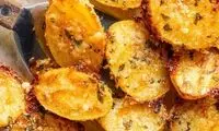طرز تهیه سیب‌زمینی کریسپی با یک سس جذاب! 