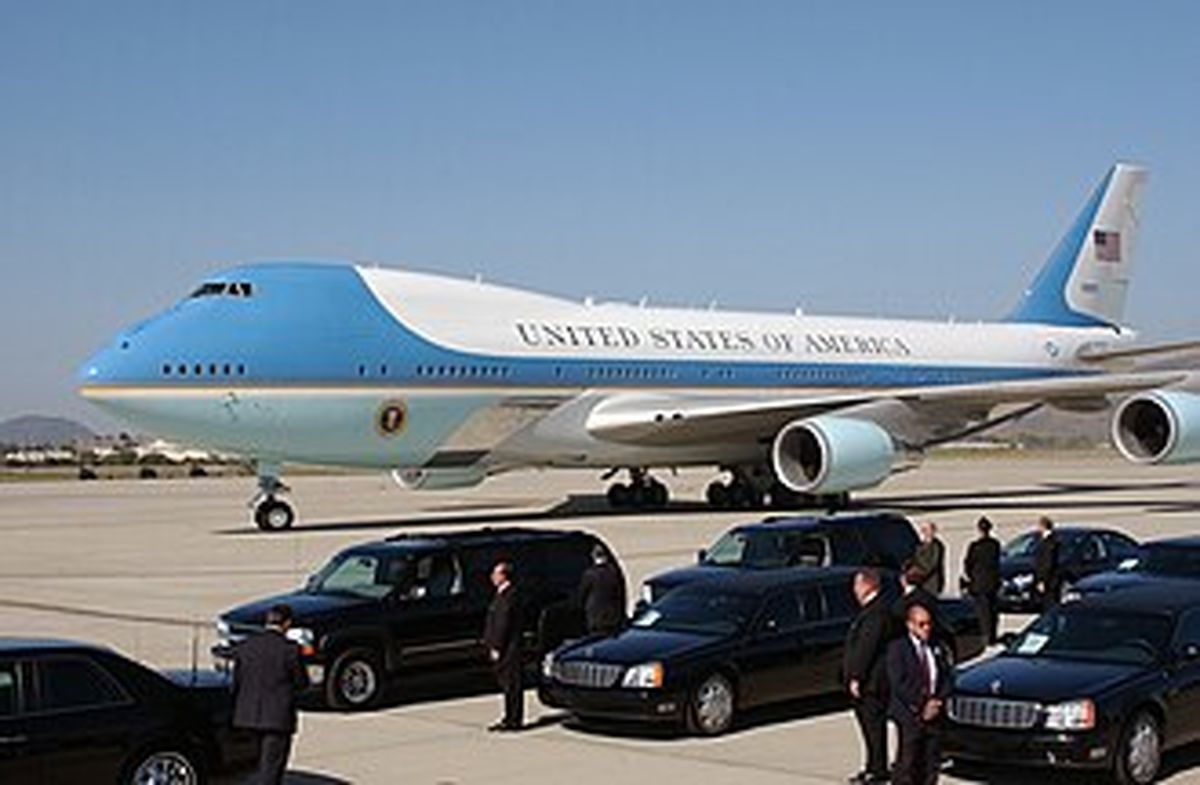 مشاهده جنگندهها از داخل هواپیمای ایر فورس وان