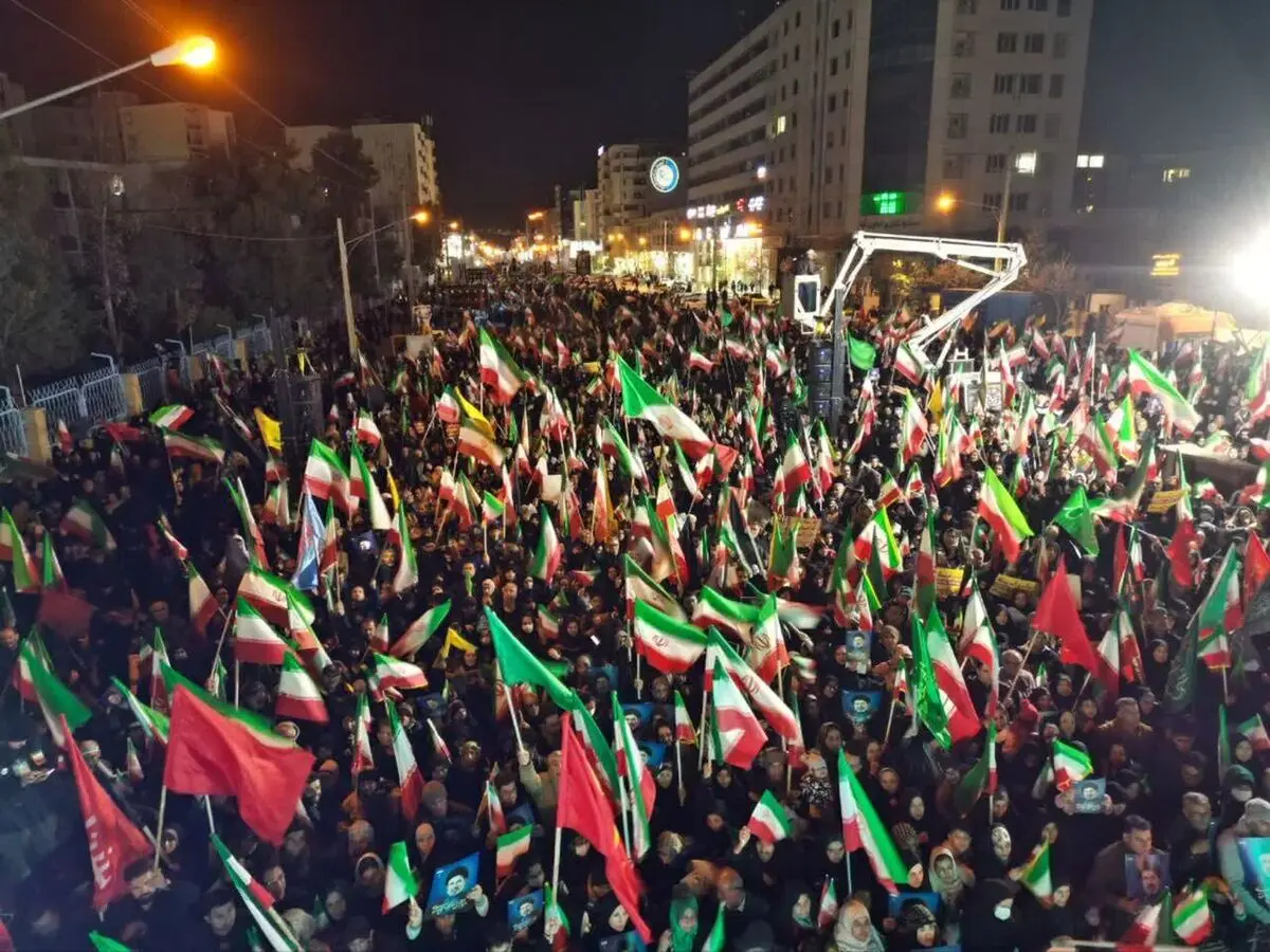 آیفون ۱۸ سوژه تجمعات شبانه علیه رضا پهلوی