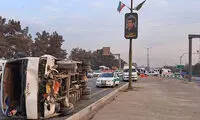 واژگونی مینی‌بوس کارکنان صنعتی در بزرگراه هاشمی