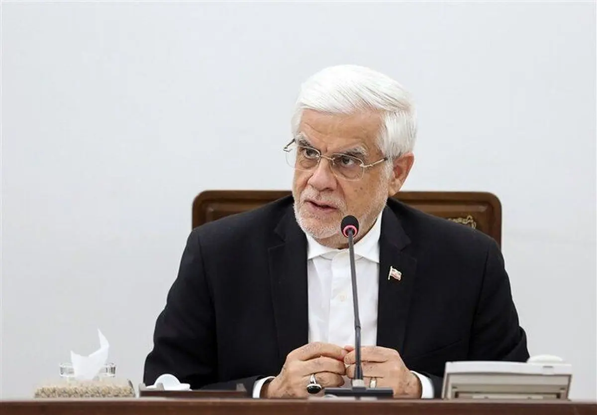 زبان بدن عارف در جشنواره فجر جلب‌توجه کرد