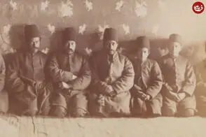 درباریان ناصرالدین شاه در فصل زمستان در کنار شومینه