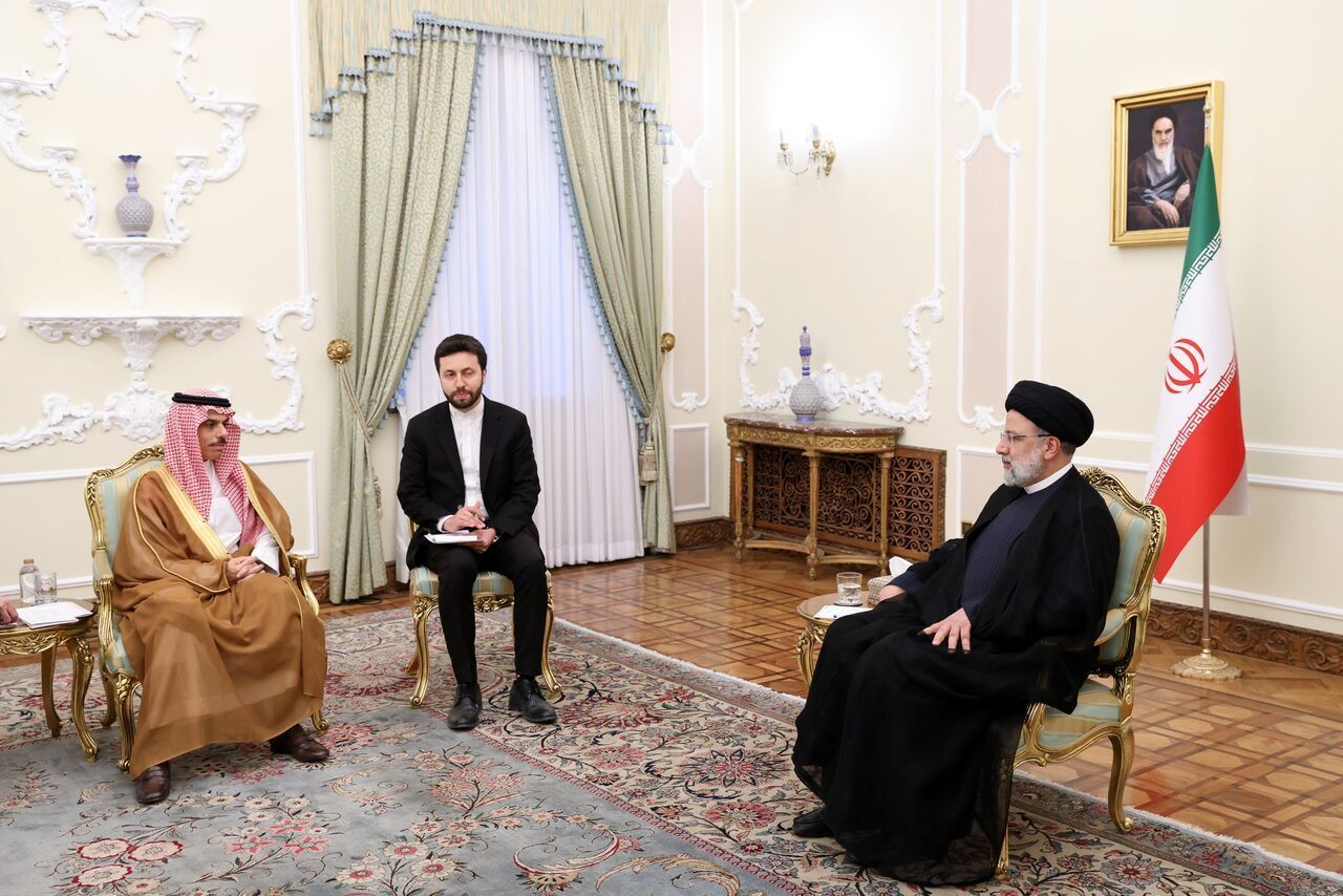 عکسی که از سفر وزیر خارجه عربستان به ایران وایرال شد