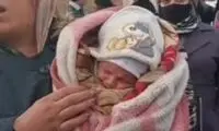 وضعیت سوزناک یک کودک 20روزه در زلزله خوی 