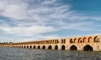 ذوق‌زدگی جالب یک اصفهانی در داخل زاینده‌رود