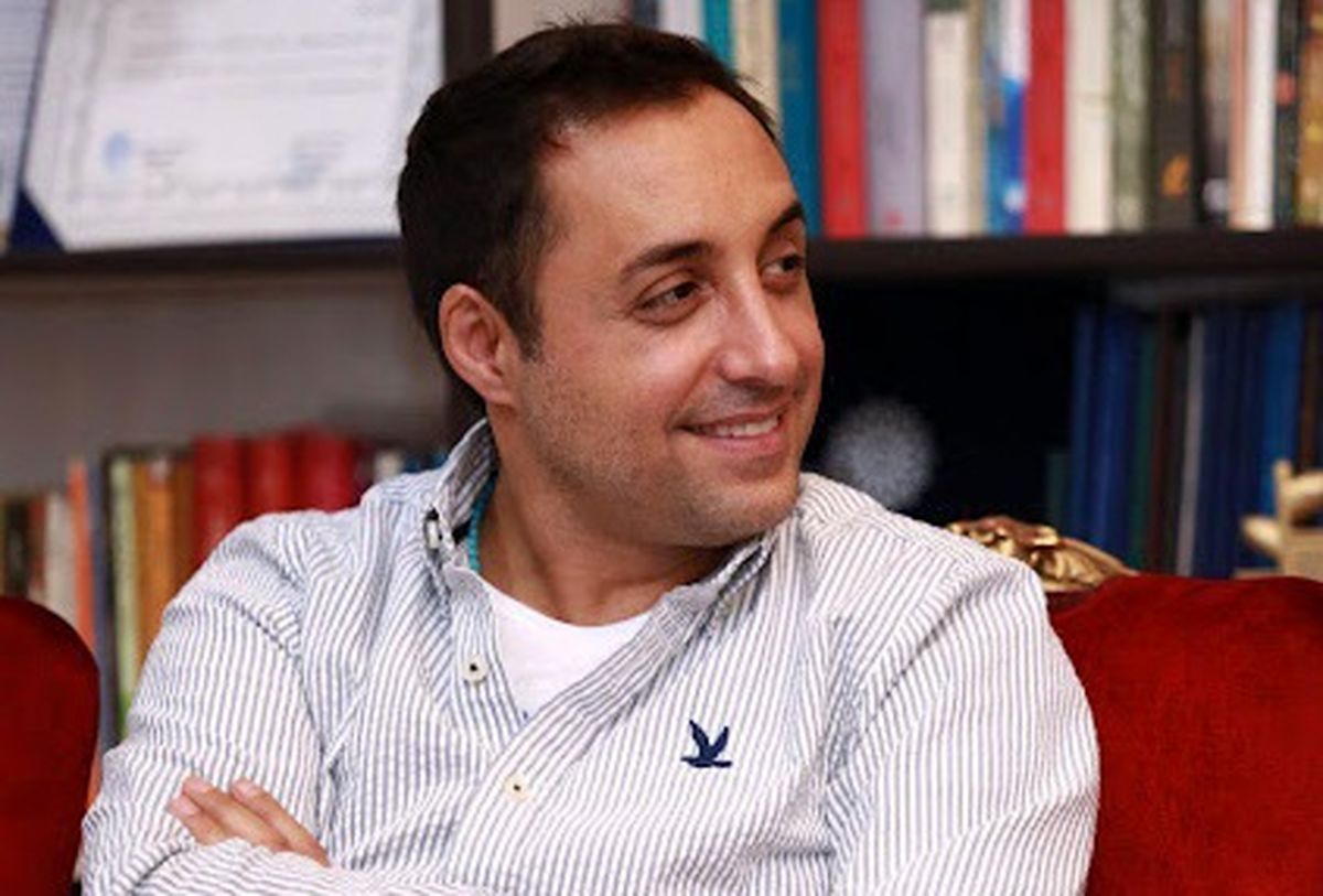   بغض و گریه امیرحسین رستمی به یاد پدرش 