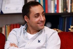 بغض و گریه امیرحسین رستمی به یاد پدرش