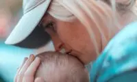 اگر به مادران دستمزد پرداخت میشد، چقدر باید حقوق می‌گرفتند؟