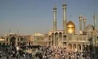 دست به دعا شدن زائران قم برای سلامتی رئیسی