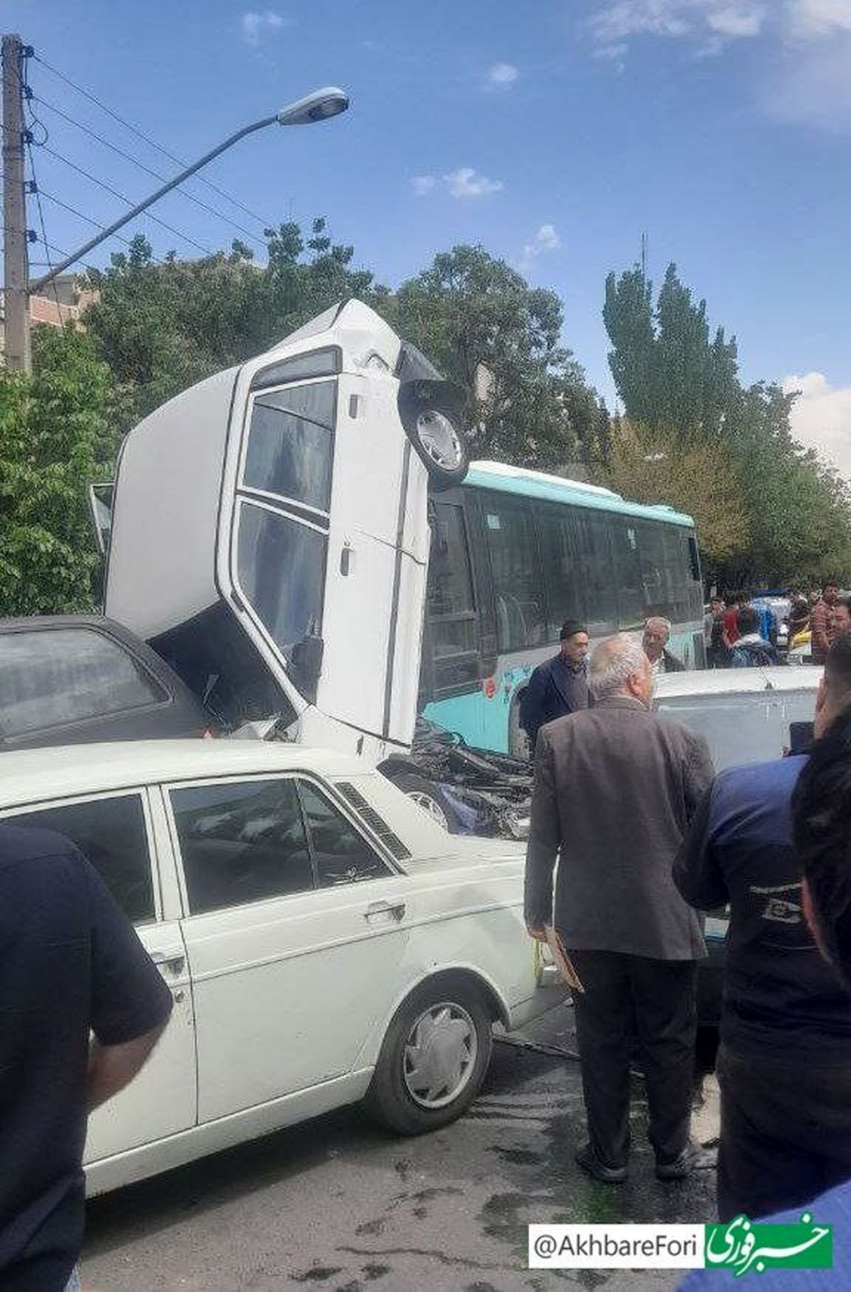 تصادف عجیبی که یک اتوبوس در تبریز رقم زد