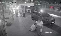 ویدئویی از پاشیدن اسپری فلفل داخل یک اتوبوس