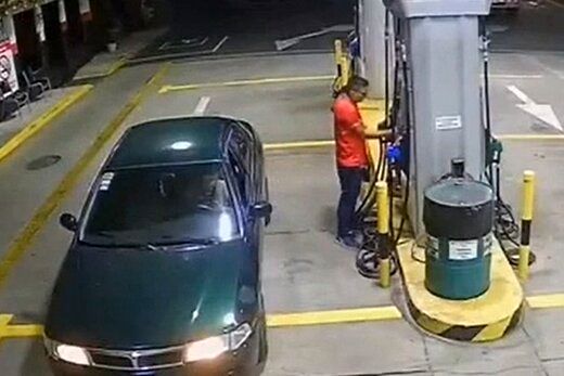 لحظه اسلحه کشیدن راننده روانی در پمپ بنزین!