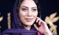 مونا فرجاد در کافه با چشم‌هایی به دنبال رویا!