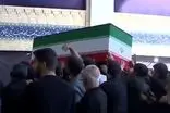 لحظات خروج پیکر رهبر شهید انقلاب از مصلی