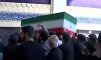 لحظات خروج پیکر رهبر شهید انقلاب از مصلی