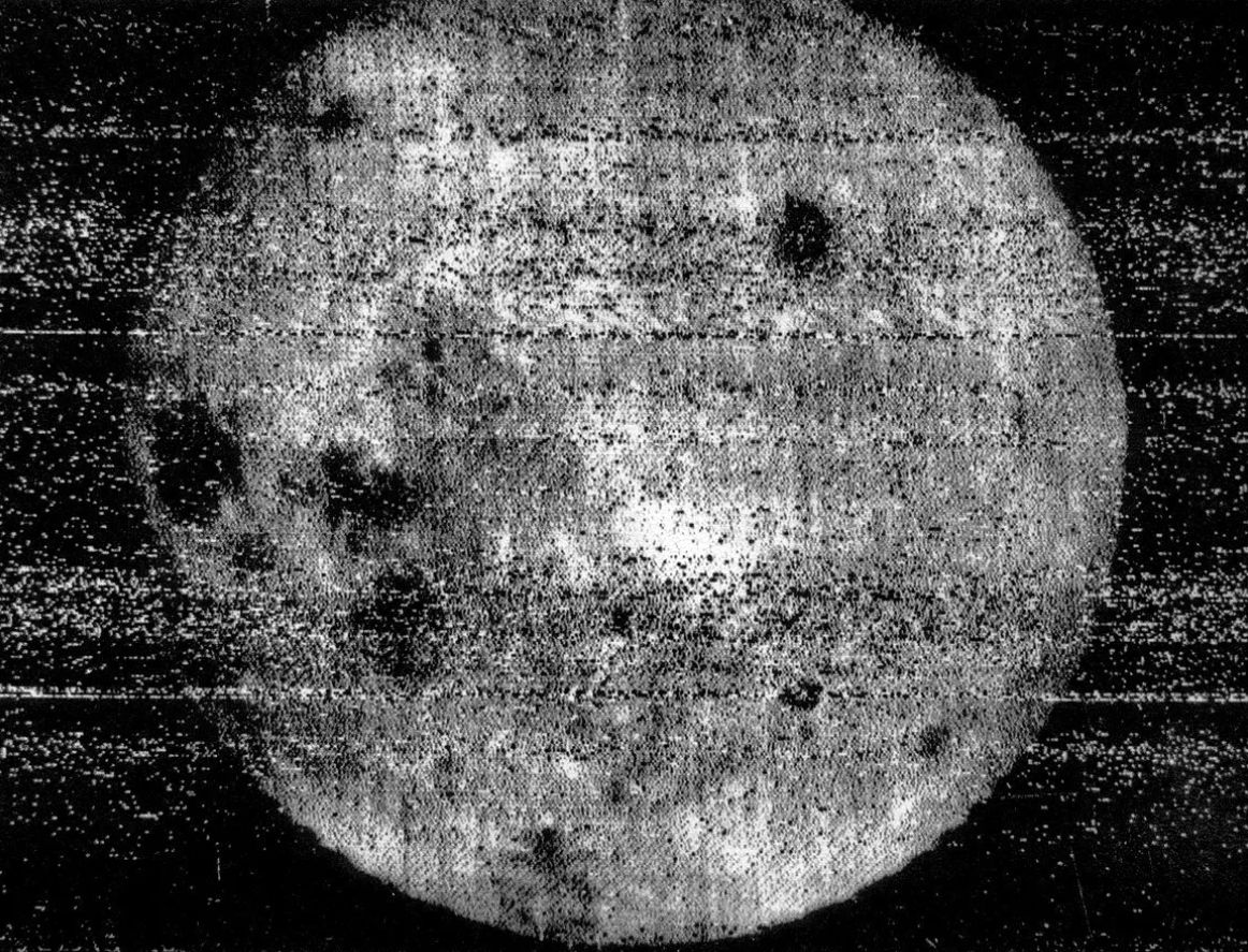 نخستین عکس جهان از نیمه تاریک ماه